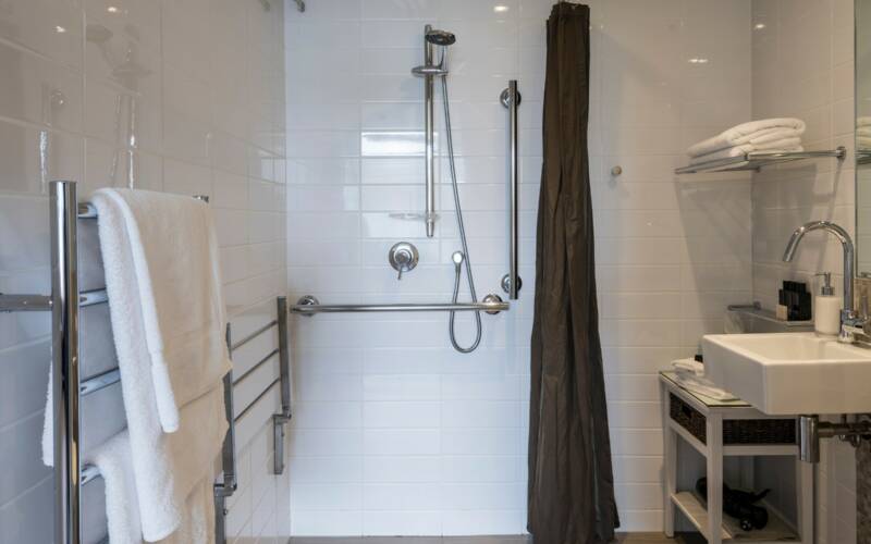 TGH_Executive Accessible_Bathroom